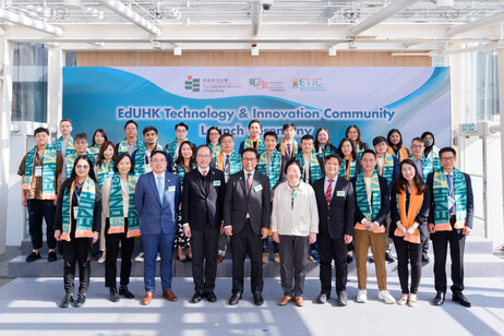 A group photo of ETIC members and the officiating guests, marking EdUHK’s key step towards a new era of innovation and technology education