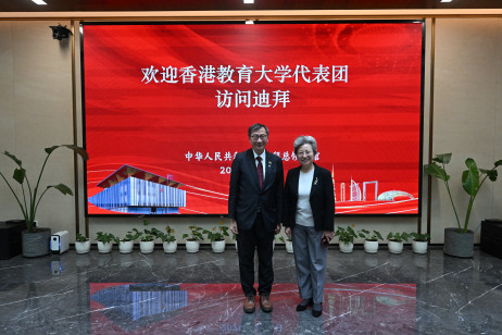 Professor John Lee Chi-Kin holds a meeting with H.E. Ou Boqian, Chinese Consul General in Dubai (right)