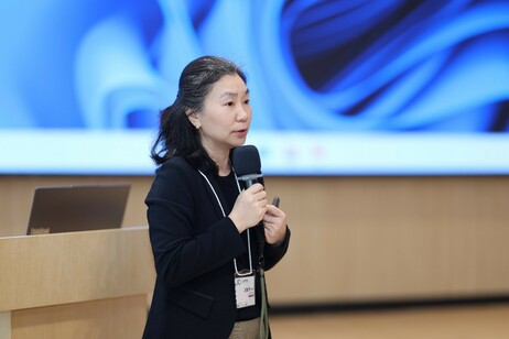 Dr Lu Jiafang leads the expert sharing session