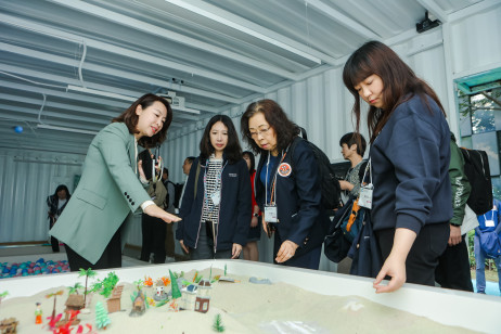 The Shenzhen principal introduces Sandplay Therapy to JC InnoPower Education Fellows, school leaders, and coaches