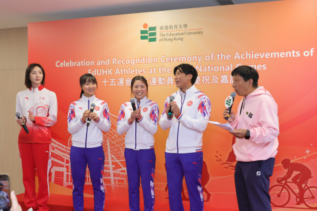 Wang Luiyi, Lee Sze-wing, Leung Wing-yee, and Cado Lee Ka-to (1st to 4th left) share with Dr Lobo Louie (right), Senior Lecturer of the Department of Health and Physical Education