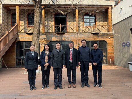 教大代表团到访外交学院并举行工作午餐会，与党委书记王世廷大使（左三）、院长高飞教授（右二）、副书记周莉女士及港澳台办主任马新宇女士（左一）等进行交流