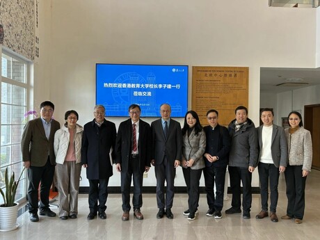 3月13日上午，教大代表团访问复旦大学，受到副校长陈志敏教授（左五）及多位学院领导的欢迎与接待