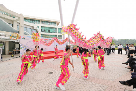 Dragon Dance performance by students of S.R.B.C.E.P.S.A. Ho Sau Ki School 