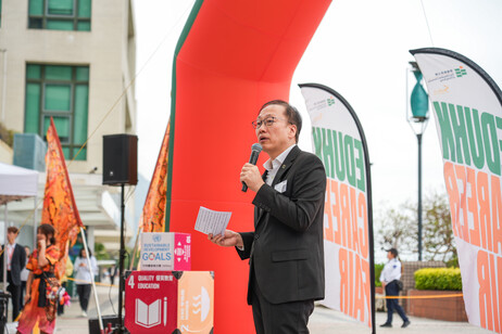 Professor Chetwyn Chan Che-hin, Vice President (Research and Development) of EdUHK, delivers a welcome speech at the opening ceremony of Career Fair 2026