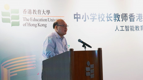 教大数学与资讯科技学系教授、数据科学与人工智能中心实验室副总监杨良河教授讲解生成式AI驱动的教学创新