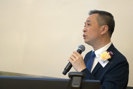 康震教授的演讲主题为「中国古典诗词的魅力」，吸引逾300名教大师生出席