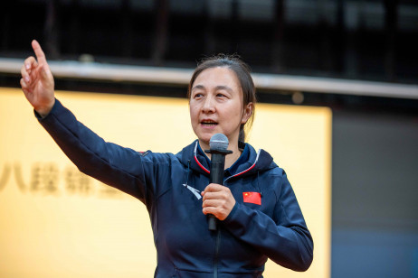 Professor Liu Xiaolei, Director of the Baduanjin Culture Research Center and faculty member of Beijing Sport University, speaks as a keynote guest at the symposium