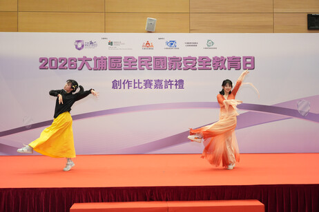 教大内地学生学者联谊会舞蹈团表演中国舞