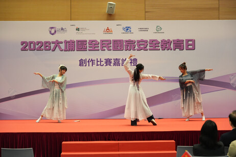 教大内地学生学者联谊会舞蹈团表演中国舞