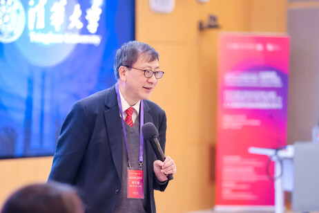 論壇組委會共同主席、教大校長李子建教授發表主題演講