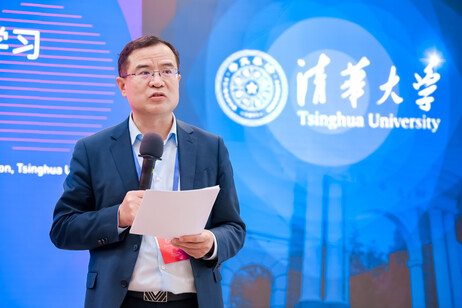 清華大學教育學院院長石中英教授為論壇作總結發言