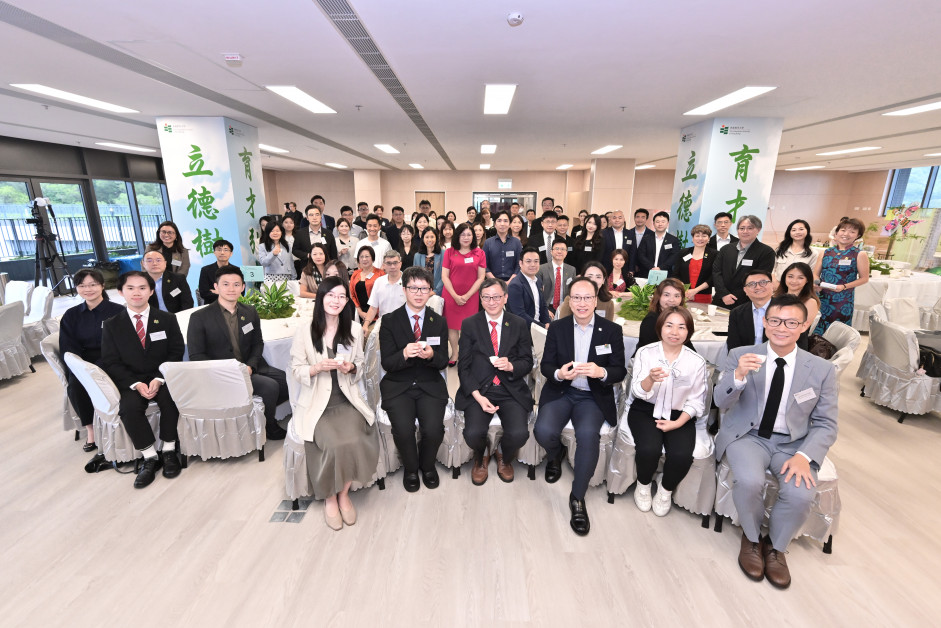 香港教育大学雇主茗茶会于新教学大楼举行，邀请超过30家来自商业、教育及非牟利机构的雇主参与，旨在促进校企合作，为师生提供宝贵的交流平台