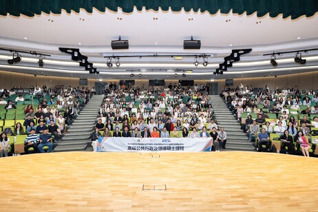 教大於大埔校園舉辦「人大政協講座系列」（2025/26）「從兩會精神到十五五規劃：政策視角下的香港融合國家發展大局之路」，也是本校高級公共行政及領導碩士（EMPAL）課程的一部分，吸引約400名師生出席。