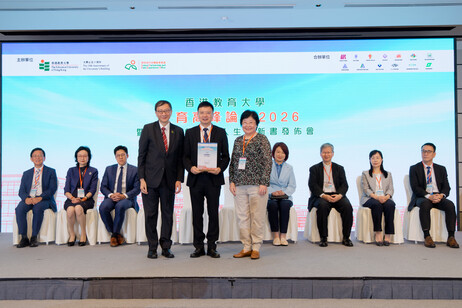EdUHK Council Treasurer Ms Imma Ling Kit-sum, accompanied by Professor John Lee, presents a certificate of appreciation to Dr He Jinhui