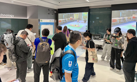 師生積極參與體驗教學科技應用演示