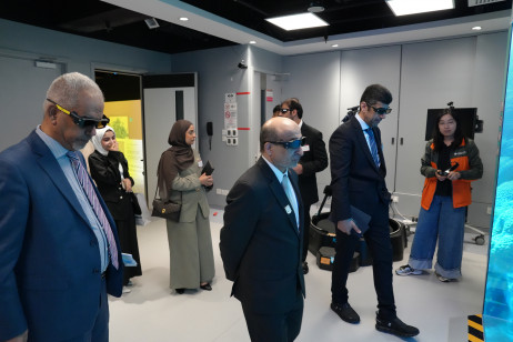 UAEU delegation visits the Library’s Extended Reality Room