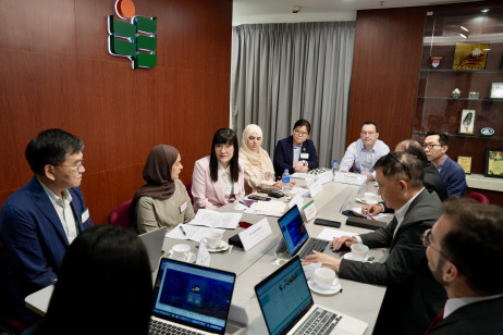 EdUHK scholars and UAEU delegates engage in a group discussion on Artificial Intelligence and Education 