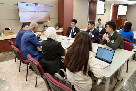 EdUHK scholars and UAEU delegates engage in a group discussion on the Business Management