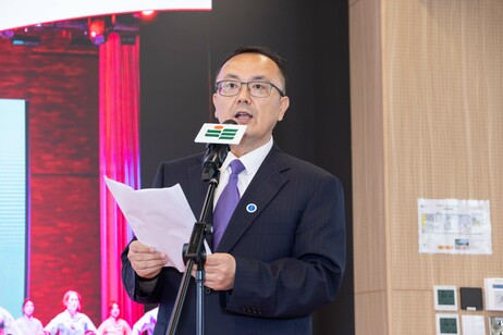 新疆師範大學黨委副書記兼校長艾尼娃爾・艾克木教授作主題演講 