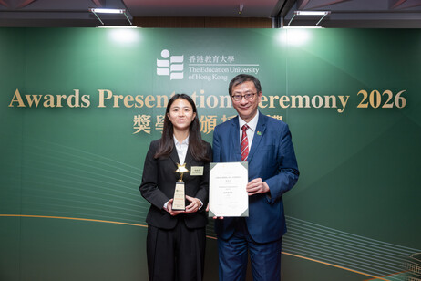 李子建教授頒發「校長嘉許狀」體育獎予體育教育榮譽學士課程四年級學生陳穎彥