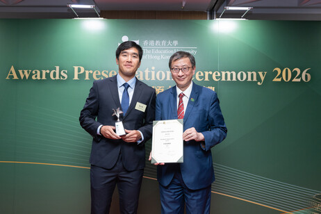 李子建教授頒發「校長表揚狀」體育獎予健康教育榮譽學士課程一年級學生陳至鋒