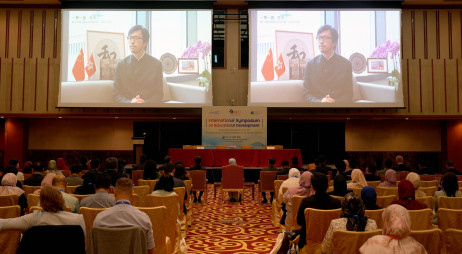 香港特区政府「一带一路」专员何力治先生发来视频，庆贺联合中心成立
