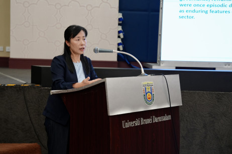 教大副校长（学术）郑美红教授在研讨会上发表主题演讲