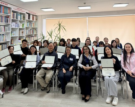交流团成员与卡拉干达布克托夫大学师生介绍两地特殊及融合教育的支援模式与经验
