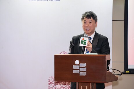 Mr Lee Kit-ming, Principal of Lai Chack Middle School, delivering a speech