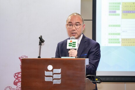 Mr Poon Wai-keung, Vice Principal of Tai Kok Tsui Catholic Primary School, delivering a speech
