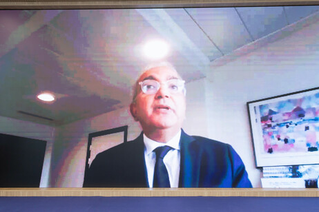 联合国教科文组织政策与终身学习体系司司长Borhene Chakroun博士透过影片致辞