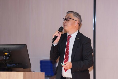 EdUHK Assistant Vice President (Artificial Intelligence and Education Innovation) Professor Xu Guandong introduces this competition