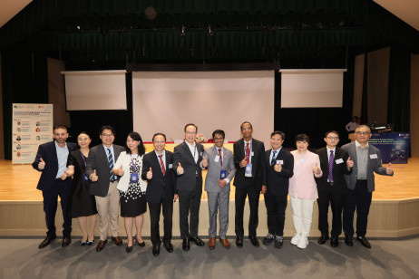 教大代表与来自伙伴院校的代表在IPCRF 2026期间合影