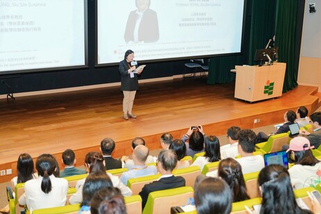 大會主席、教大協理副校長（學術質素保證）楊少詩教授致開幕辭