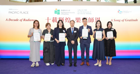 教大副校長（行政）方永豪博士向參與健力士世界紀錄™挑戰的學校代表頒發感謝狀