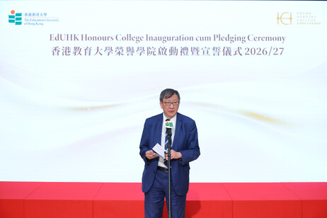 教大校长李子建教授于致辞中表示，期望荣誉学院学生能勇于追求卓越，以坚毅精神迎接挑战，抱持目标学习，以诚信引领他人，为他人树立榜样