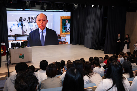 中国香港武术联会会长霍震寰先生透过影像致辞