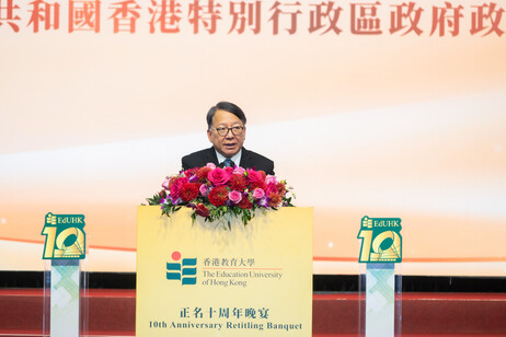 Mr Chan Kwok-ki, Chief Secretary for Administration, delivers a speech